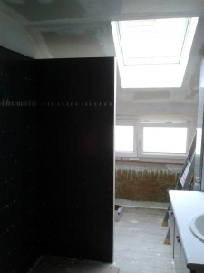 Aménagement de combles : création d'un espace salle de bain avec douche