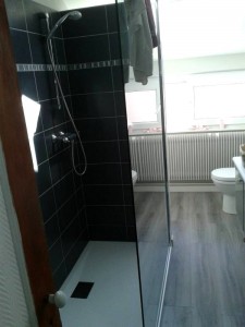 Aménagement de combles : création d'un espace salle de bain avec douche